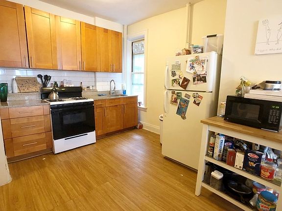 2nd image of 3172 36th St APT 1R