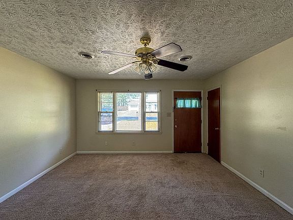 3rd image of 987 Lisa Ave