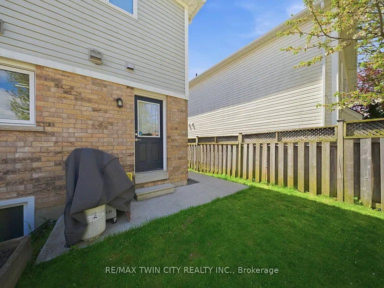 20 Webb Ave #UPPER — Photo 26