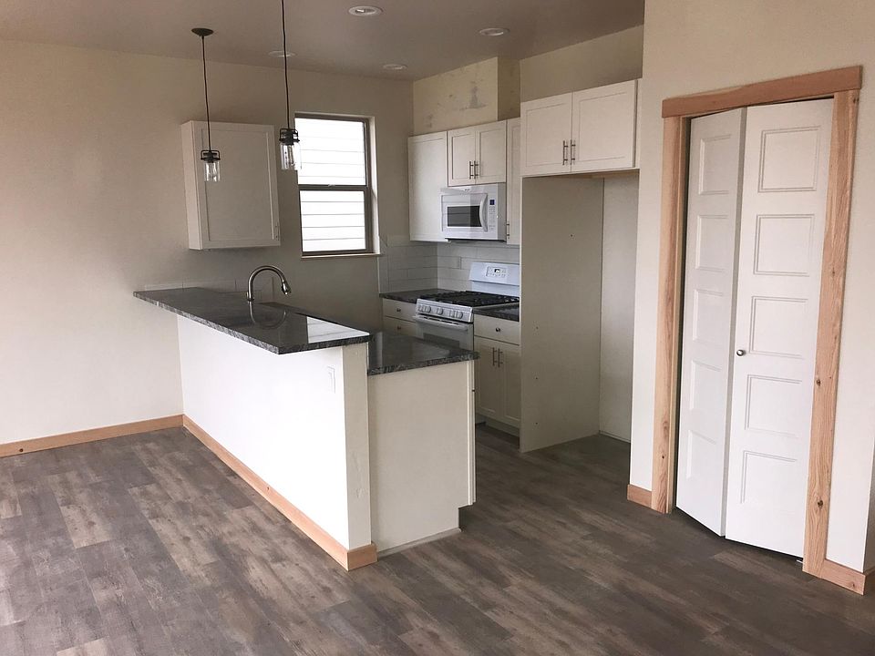 Kitchen w/ Pantry (refrigerator not pictured but included