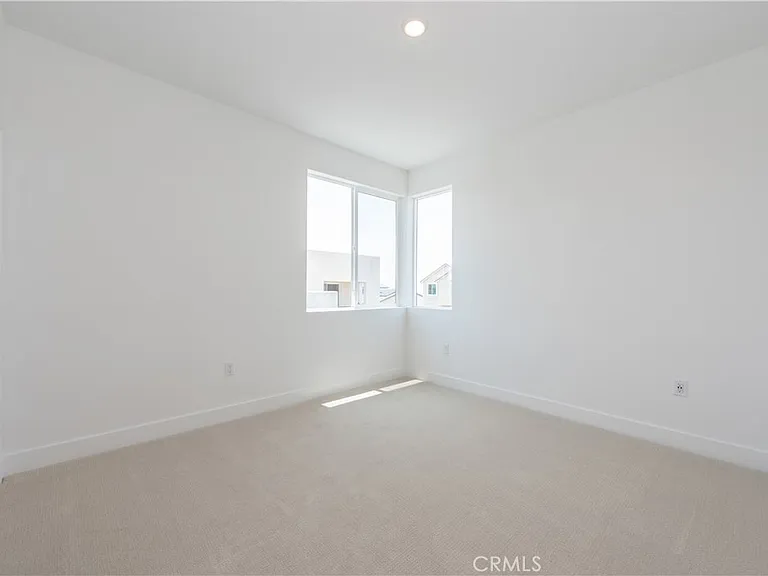 136 Seep — Photo 20