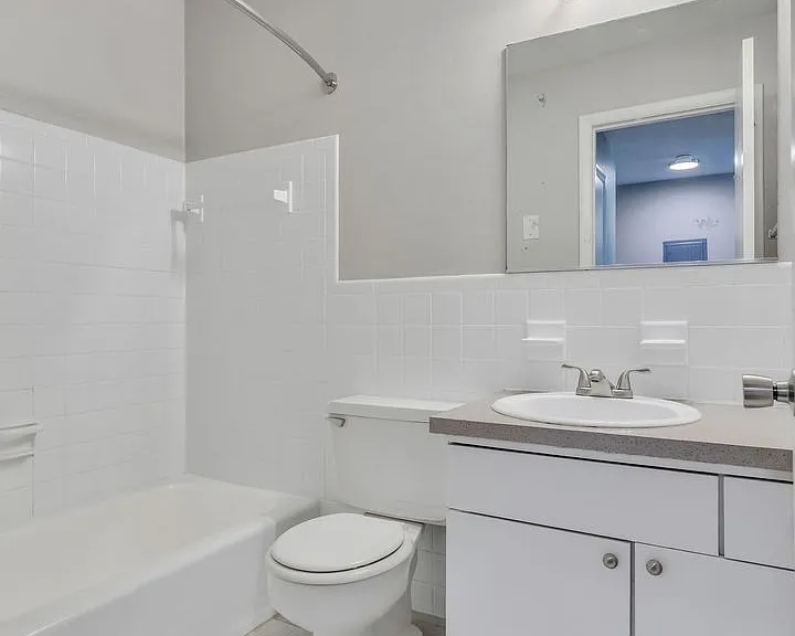 Executive House Apartments — Photo 49