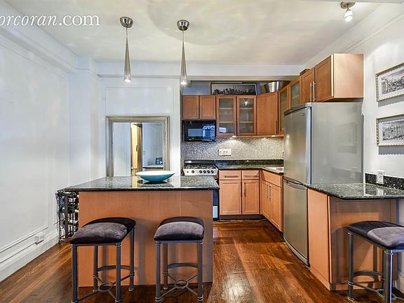 3rd image of 325 W 45th St APT 515