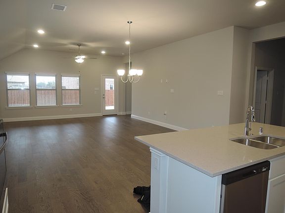 3rd image of 708 Newberry Ln