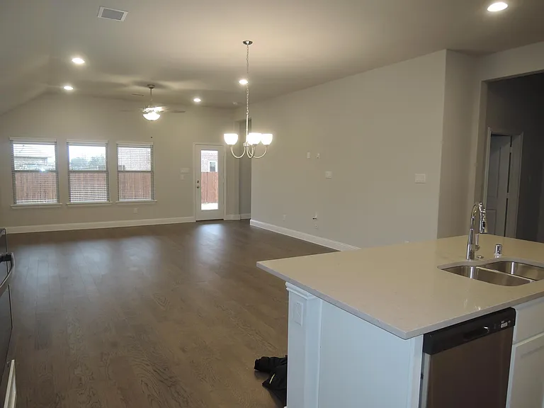 708 Newberry Ln — Photo 3