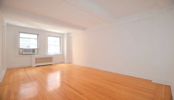 Rented by Manhattan Realty Group | media 9