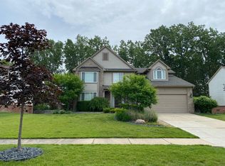 197 Columbia Dr, South Lyon, MI 48178