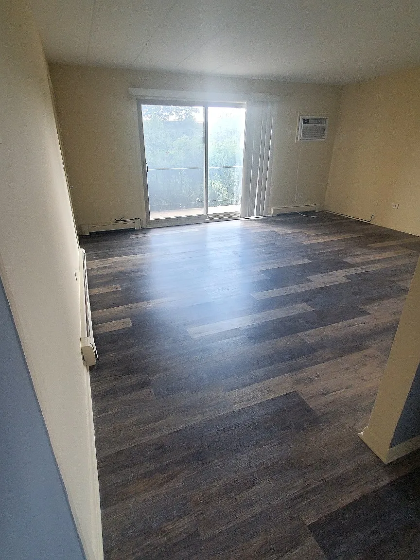 2 bed, 900 sqft, $1,600 — Photo 2
