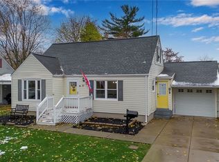 27 S Irwinwood Rd, Lancaster, NY 14086