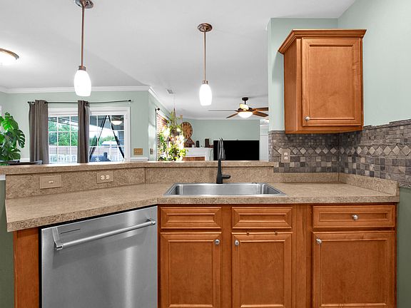 4th image of 60 Sandy Tingen Ct