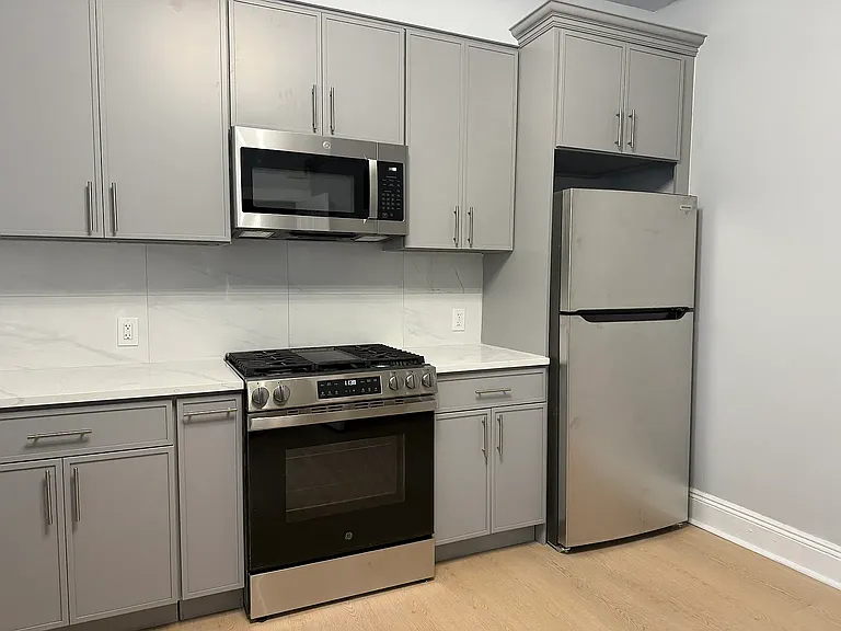 31-86 31st St #2 — Photo 3