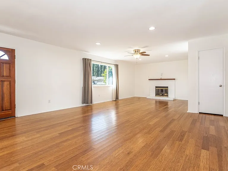 19233 Napa St — Photo 12