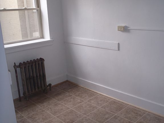 3rd image of 3304 Jefferson Ave APT 106
