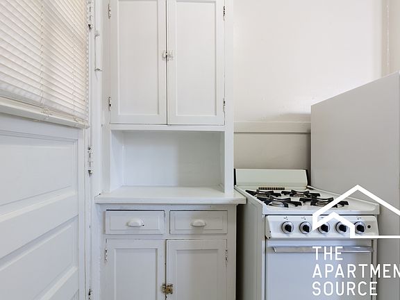 4th image of 3821 N Greenview Ave APT 3W