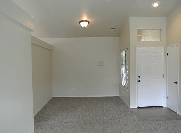 4th image of 870 Versailles Dr