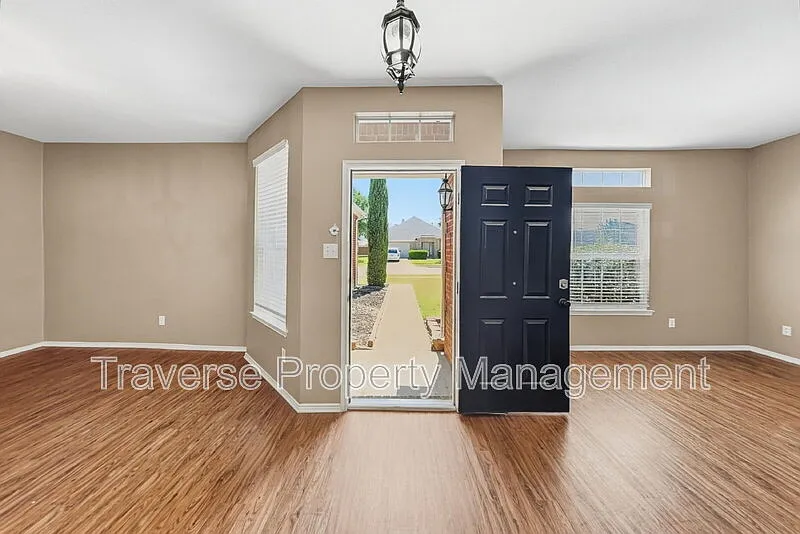 3 bed, 2.0 bath, 1882 sqft, $2,095 — Photo 3