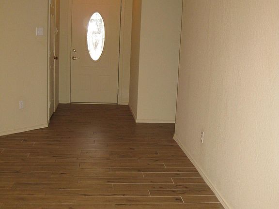 2nd image of 214 Mesquite St
