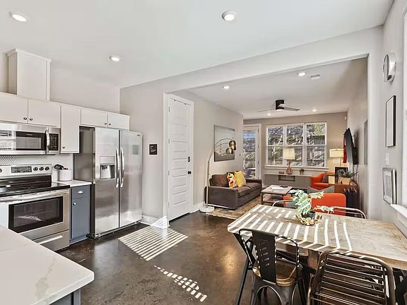 3rd image of 912 New York St