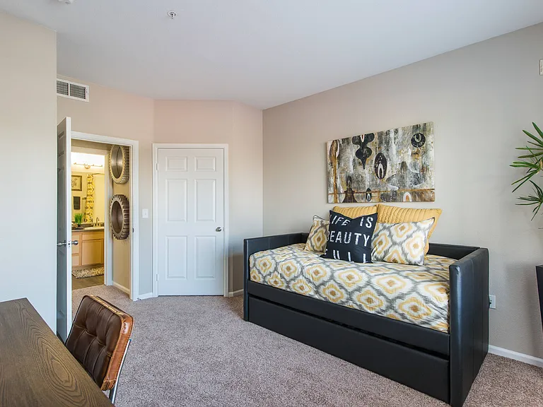 Bedroom with En-Suite Bathroom