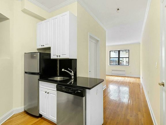 3rd image of 534 E 88th St APT 1C