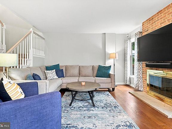 3rd image of 4 Summit Ct