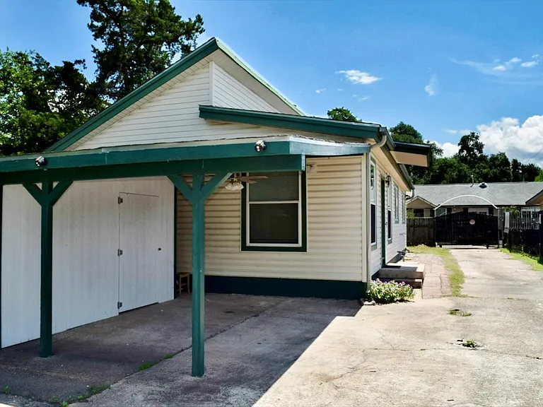 2324 Peppermill Rd — Photo 3