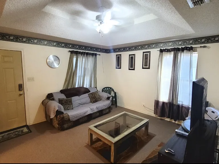 2413 N 27th Ln — Photo 5