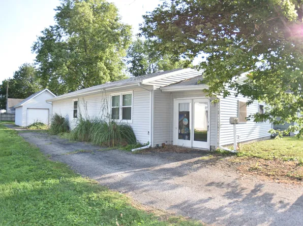 209 E Adams St, Auburn, IL 62615
