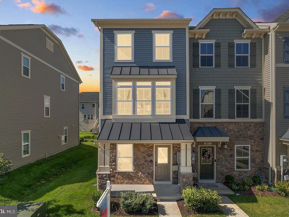 1st image of 653 Ravenwood Dr