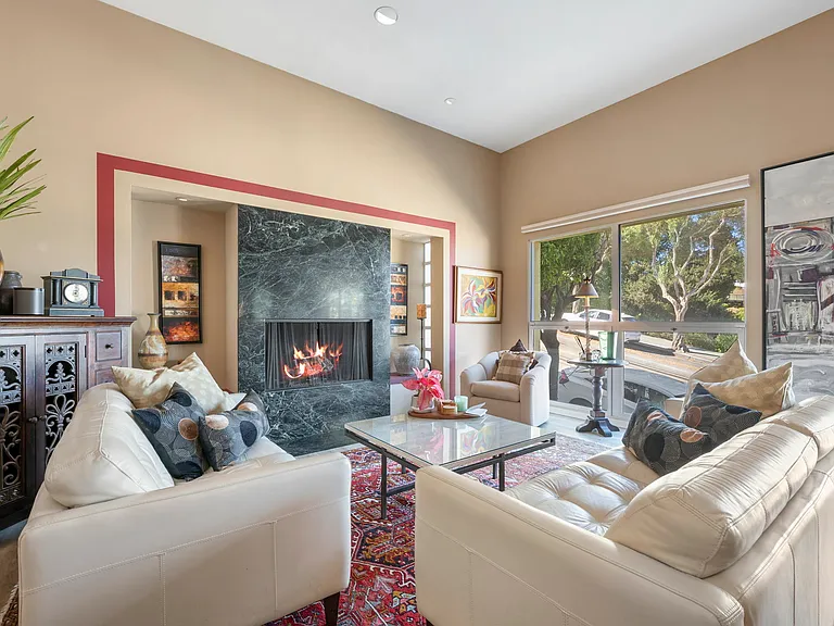 2552 Hyde St — Photo 4