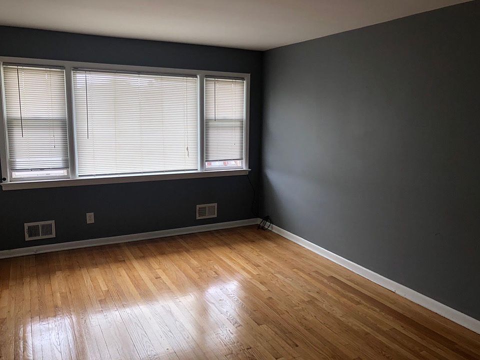 2nd image of 115 Hussa St