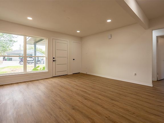 5th image of 811 Gober St