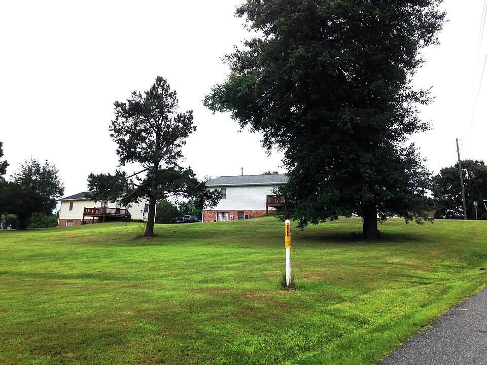 2nd image of 202 Narcissus Rd