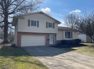 2012 Edenhall Dr, Lyndhurst, OH