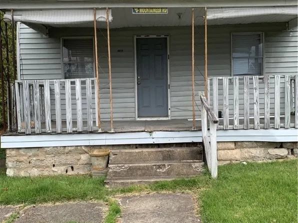 1102 Red Oak St, Charleston, WV 25302