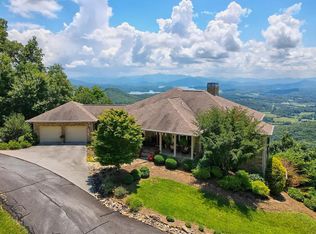1212 E Double Knob Dr, Hayesville, NC 28904