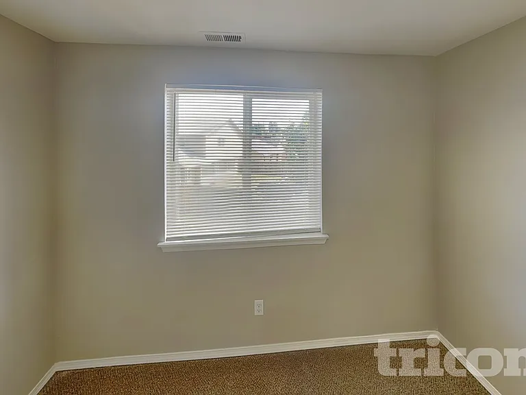1105 Village Pkwy E — Photo 13