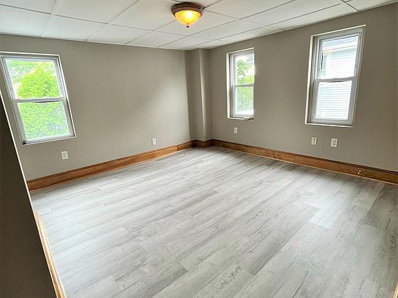 5th image of 25 Thayer Pl