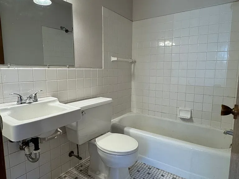 620 W Center St — Photo 7