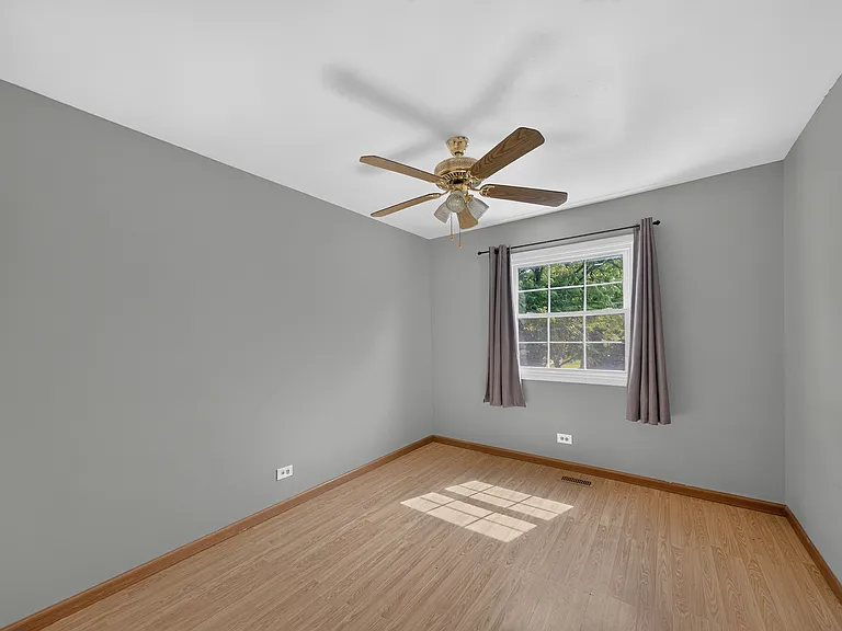 898 Debra Ln — Photo 10