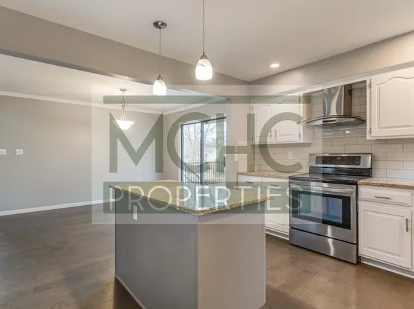 7837 W 112th St, Overland Park, KS 66210