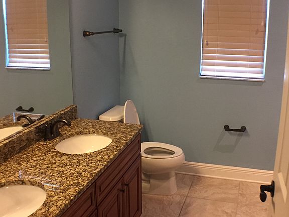 Upstairs guest bath