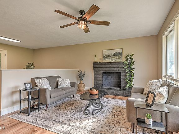 3rd image of 205 Archdale Dr