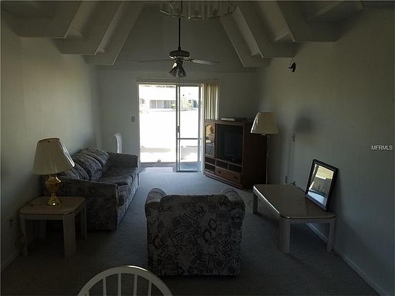 5th image of 2233 Club Cir