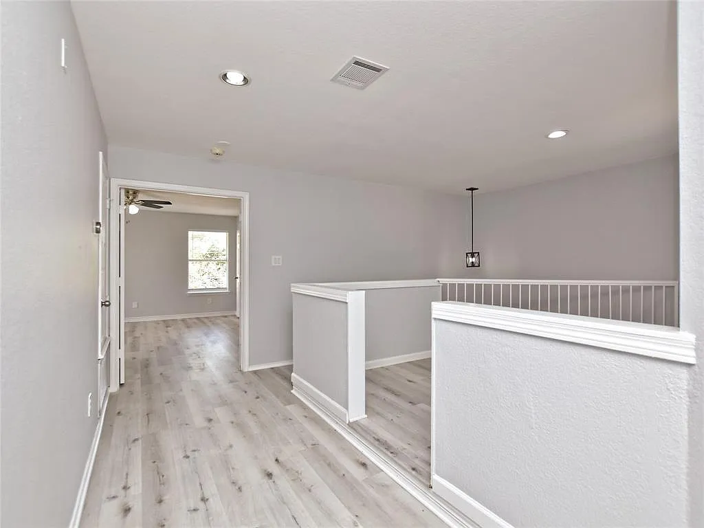 4 bed, 2.5 bath, 2168 sqft, $2,245 — Photo 4