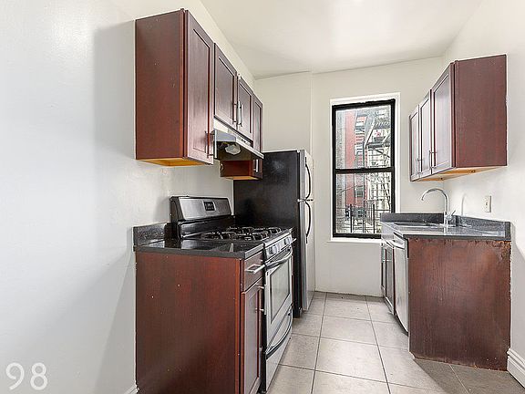 3rd image of 300 12th St APT 9