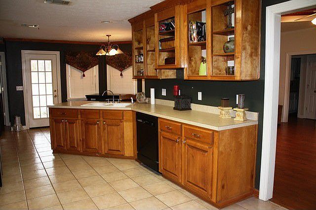 2nd image of 128 Hollybush Pl