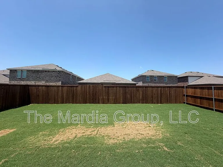 1246 Lambert Dr — Photo 11