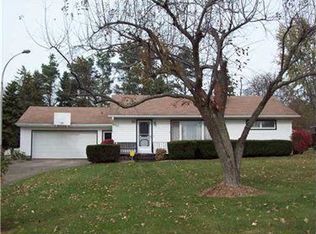 24 Meadowbrook Dr, New Castle, PA