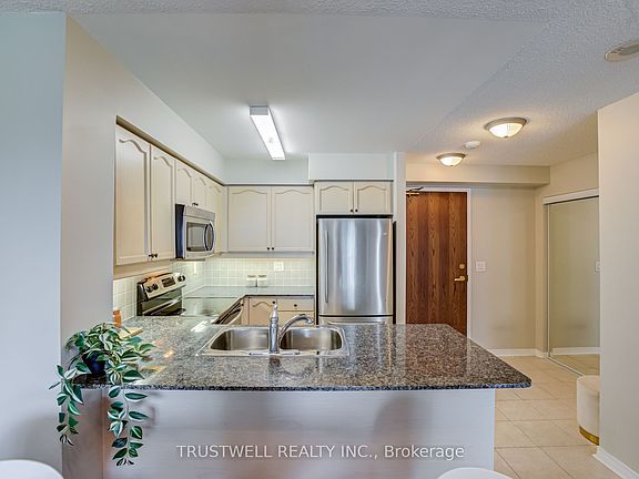 5th image of 185 Oneida Cres #808